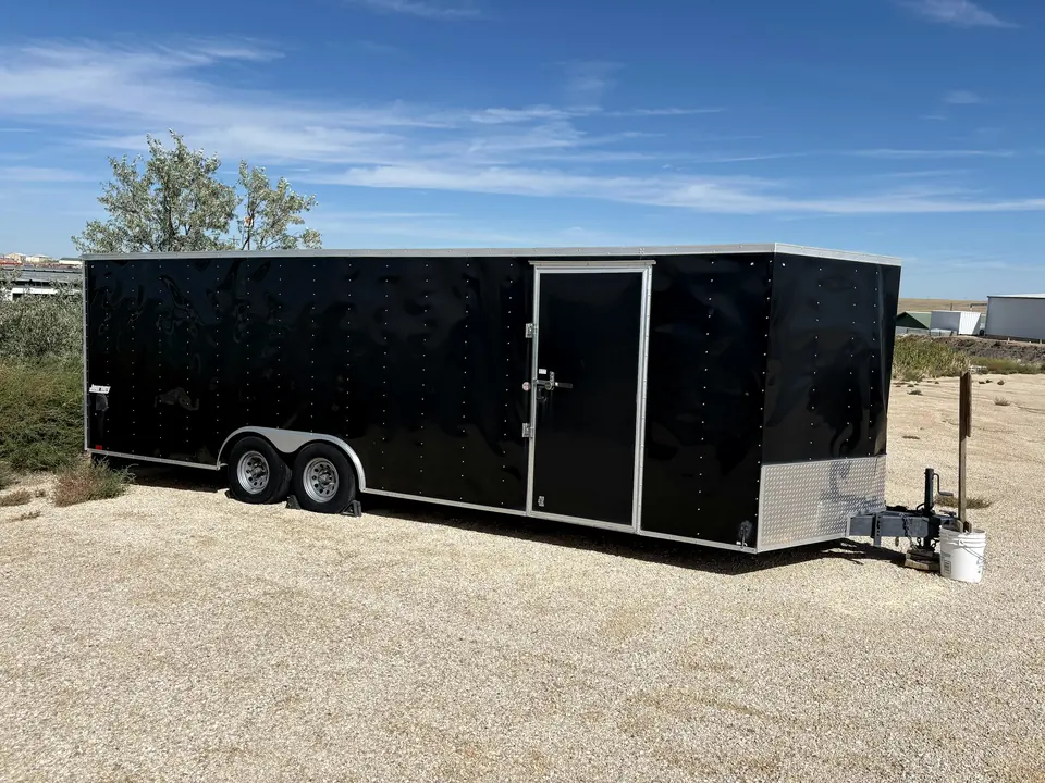 Enclosed car trailer